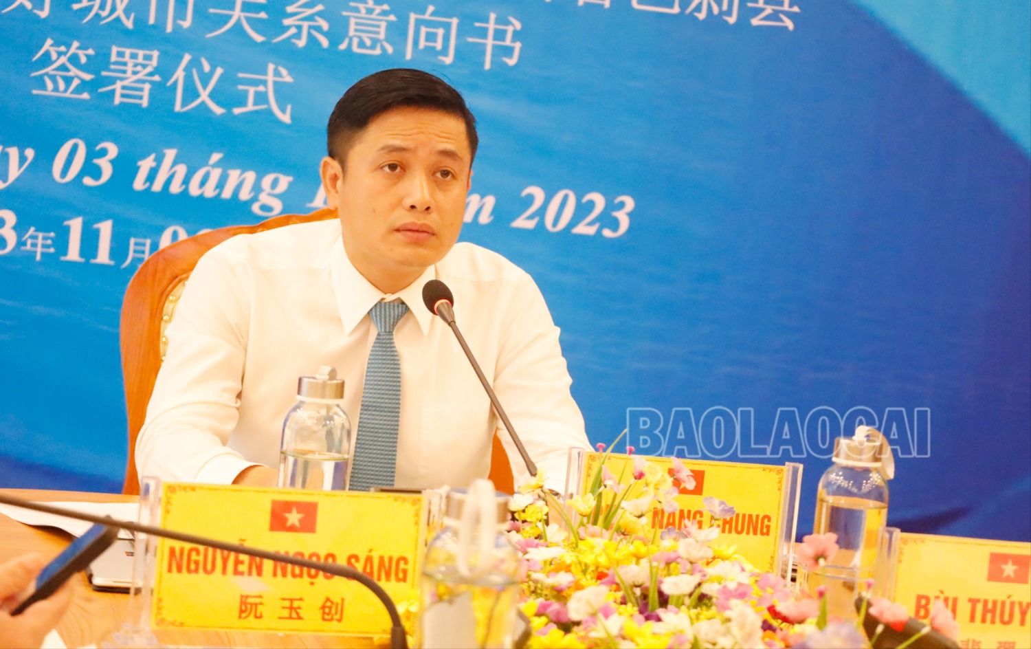 Ông Phạm Năng Chung, Phó Chủ tịch UBND huyện Bát Xát giới thiệu về tiềm năng, thế mạnh của huyện. 3a.jpg