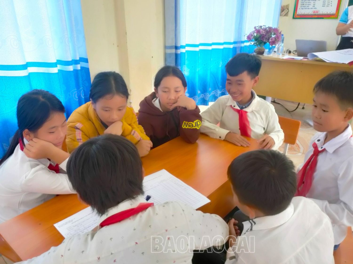 Thảo luận nhóm là một trong những phương pháp quan trọng trong vận hành các câu lạc bộ. 1a.jpg