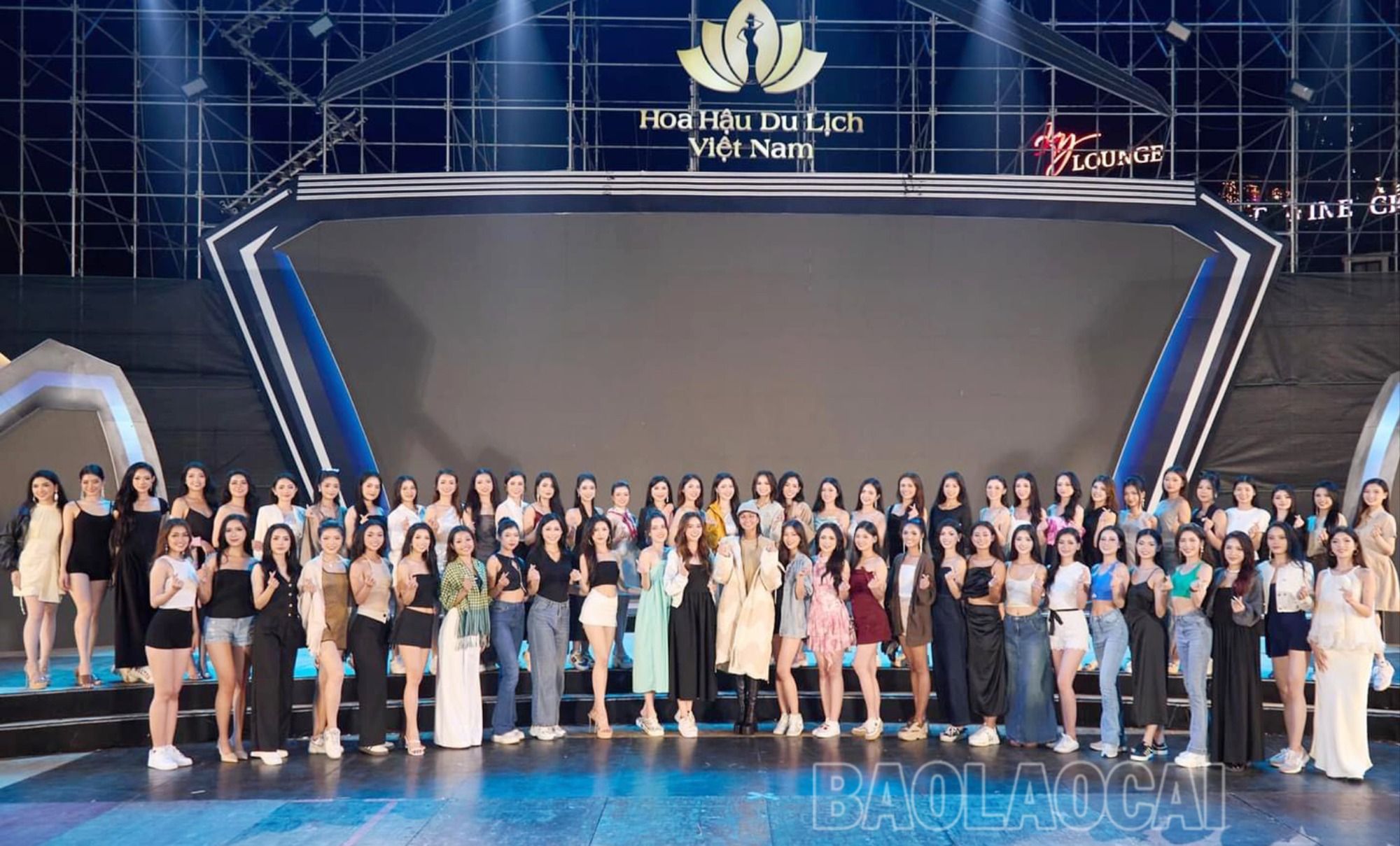 Các thí sinh đã sẵn sàng tỏa sáng cùng đêm bán kết. a2.jpg