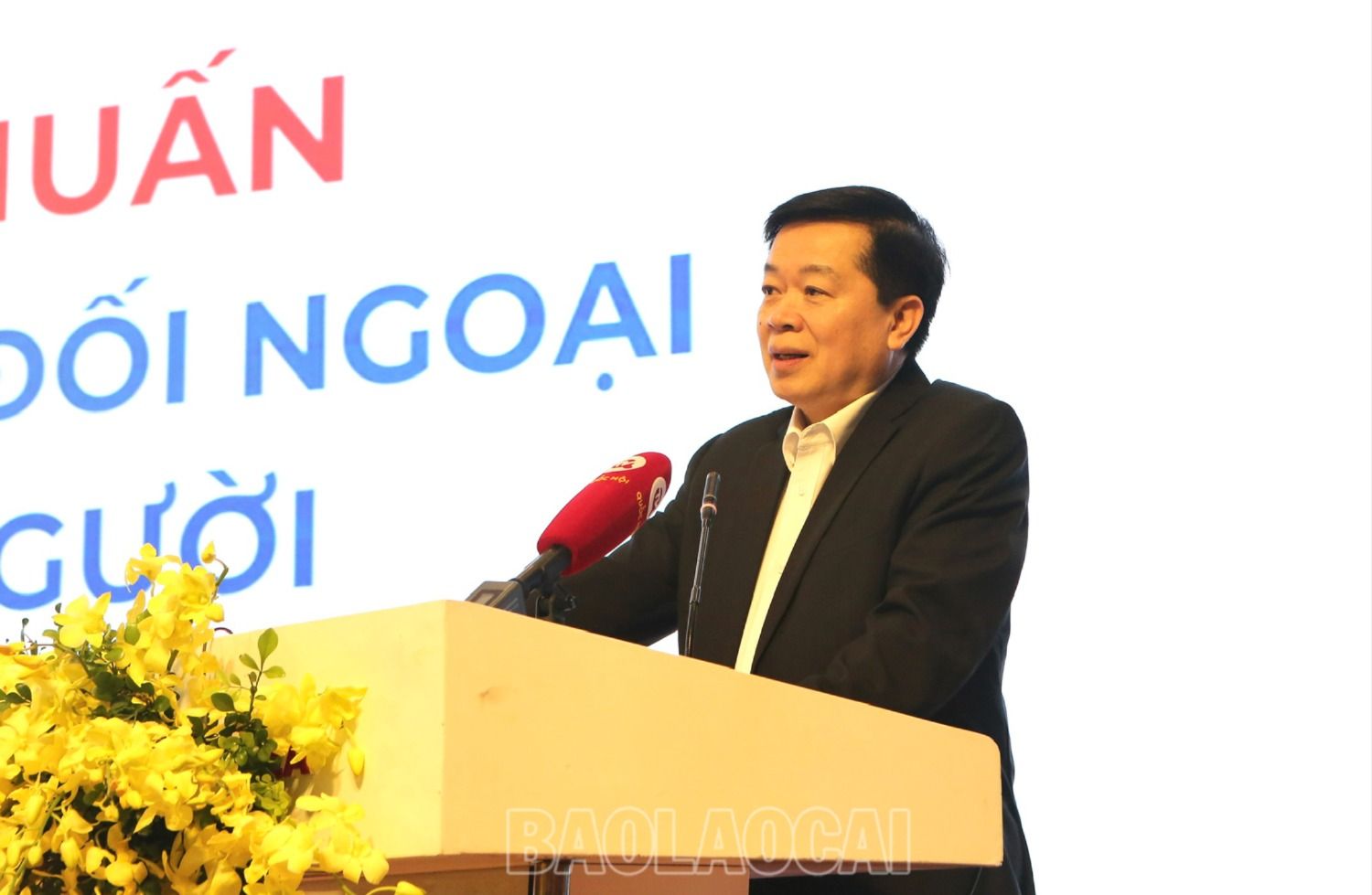 Đồng chí Nguyễn Văn Chương, Phó Chủ tịch UBND tỉnh Hòa Bình phát biểu tại hội nghị. 33.jpg
