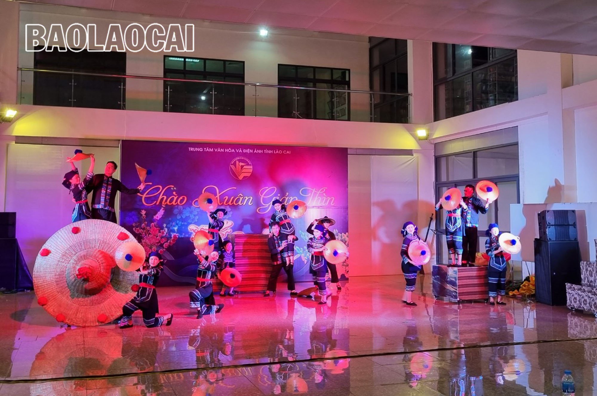 Những tác phẩm của đoàn Lào Cai mang đậm cảm hứng anh hùng ca. z5294223893276_acab36900a6baac64cf631f8ad1c6f8a.jpg