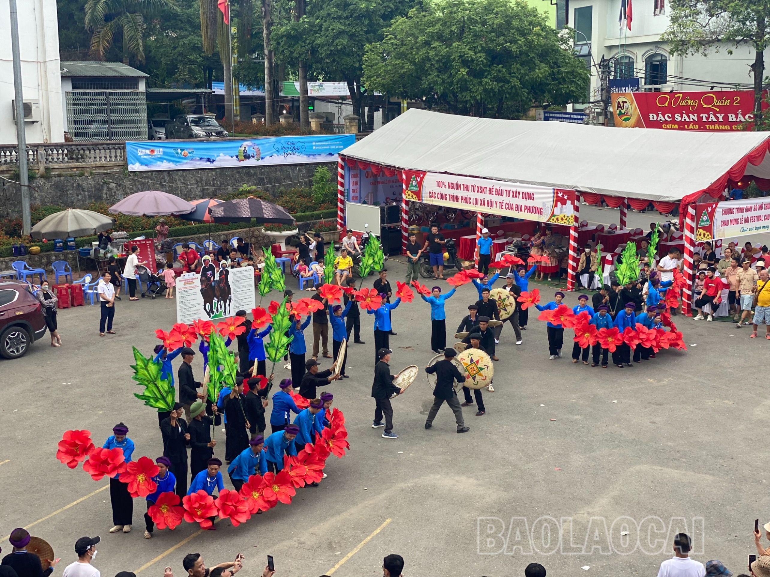 Những tiết mục dân vũ đặc sắc tại lễ hội. 4a.jpg