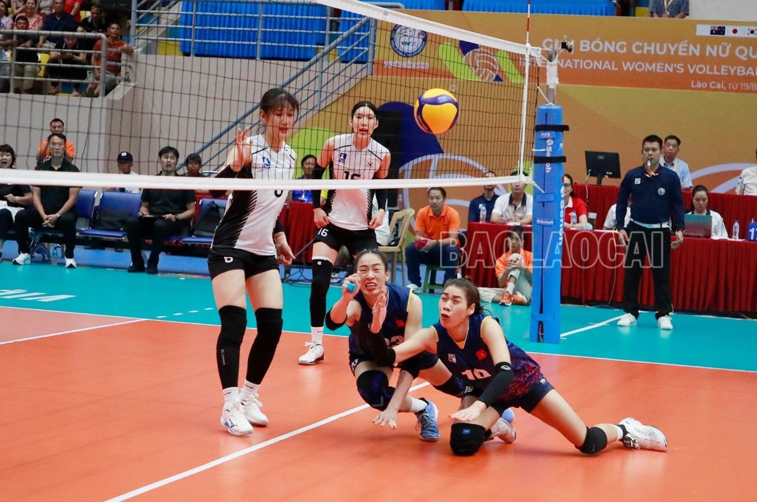 Lăn xả cứu bóng. z4623698009169_0e12fd5baafd0c2d68e4a5bedeecbd10.jpg