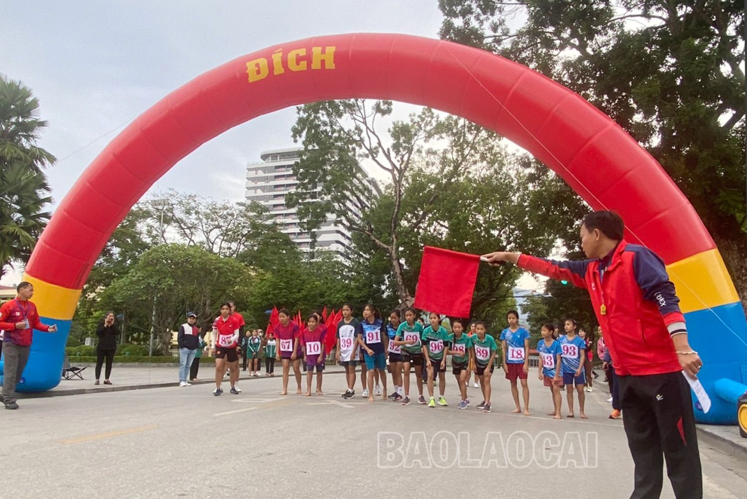 Các vận động viên thi đấu bộ môn việt dã. 1b.jpg