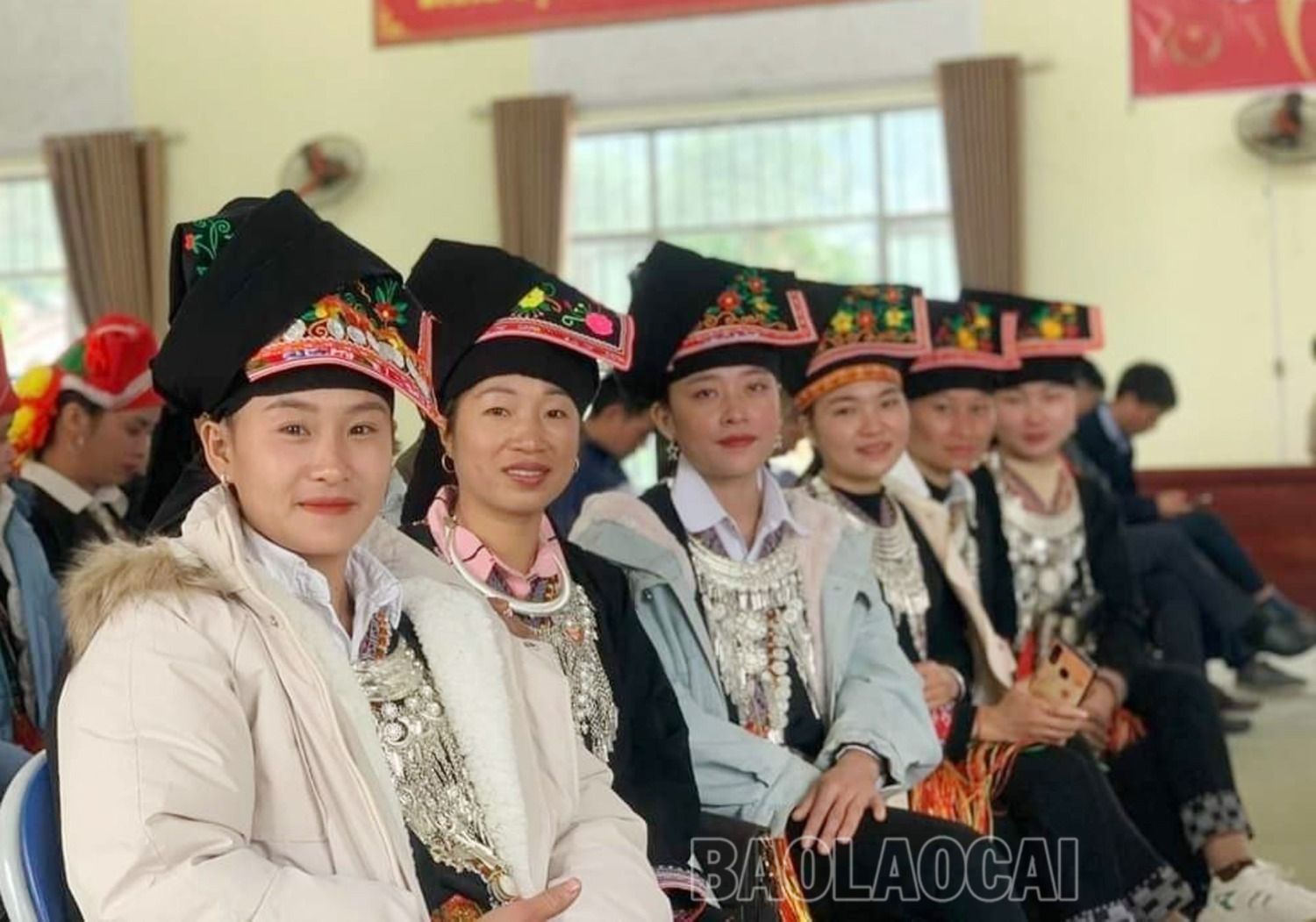 Phụ nữ Dao xã Nậm Tha hăng hái tham gia các hoạt động. 2.jpg