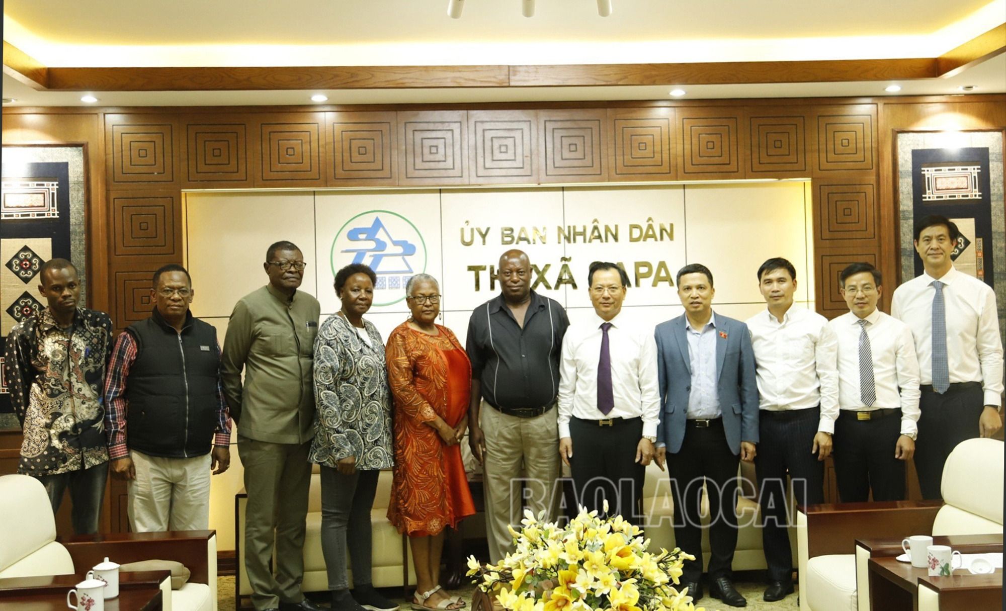 Các đại biểu chụp ảnh lưu niệm. 1a.jpg