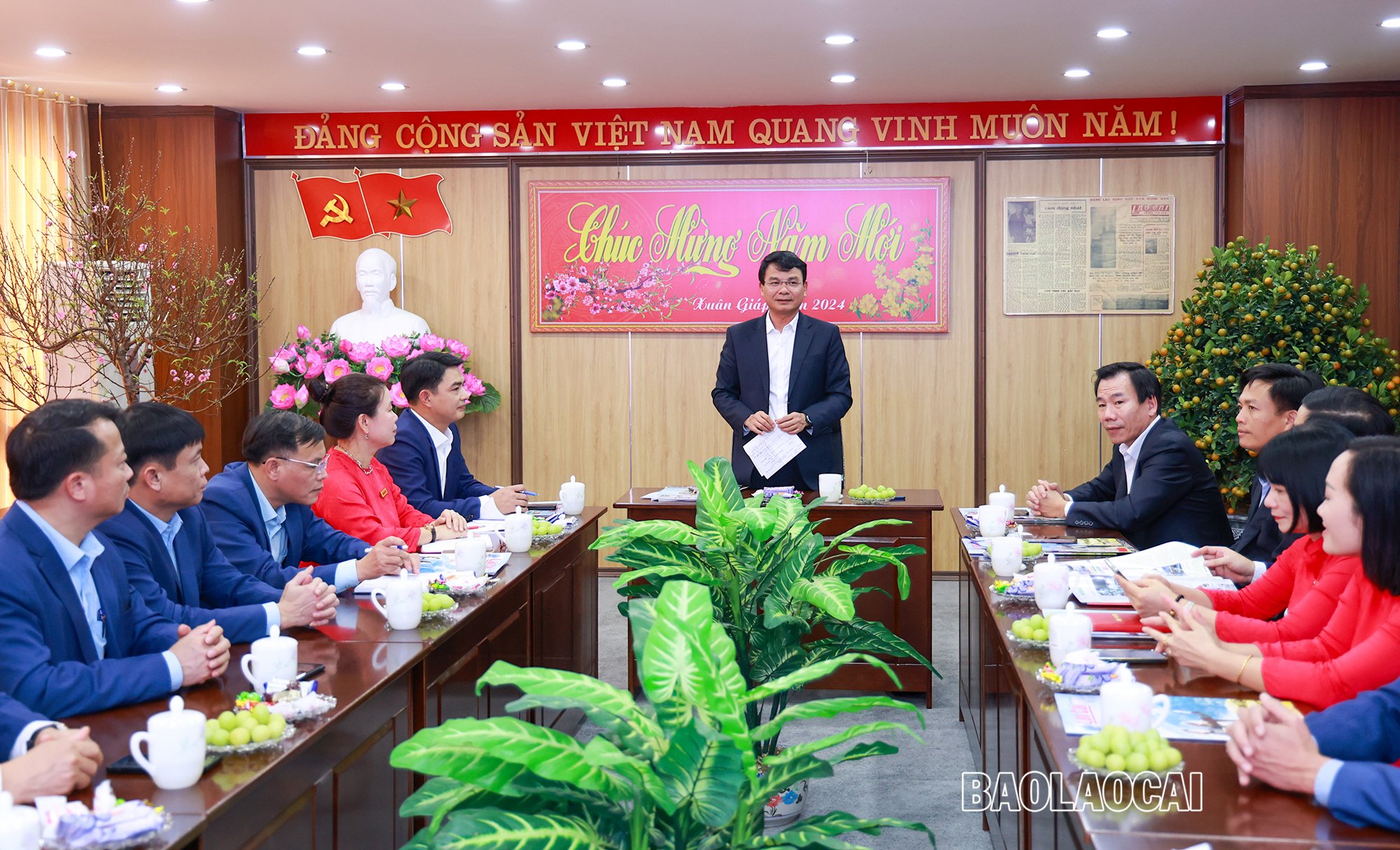 Quang cảnh buổi chúc tết. z5129850217515_d67fa1a5c1a1fc3066b8e70ac237ad4b.jpg