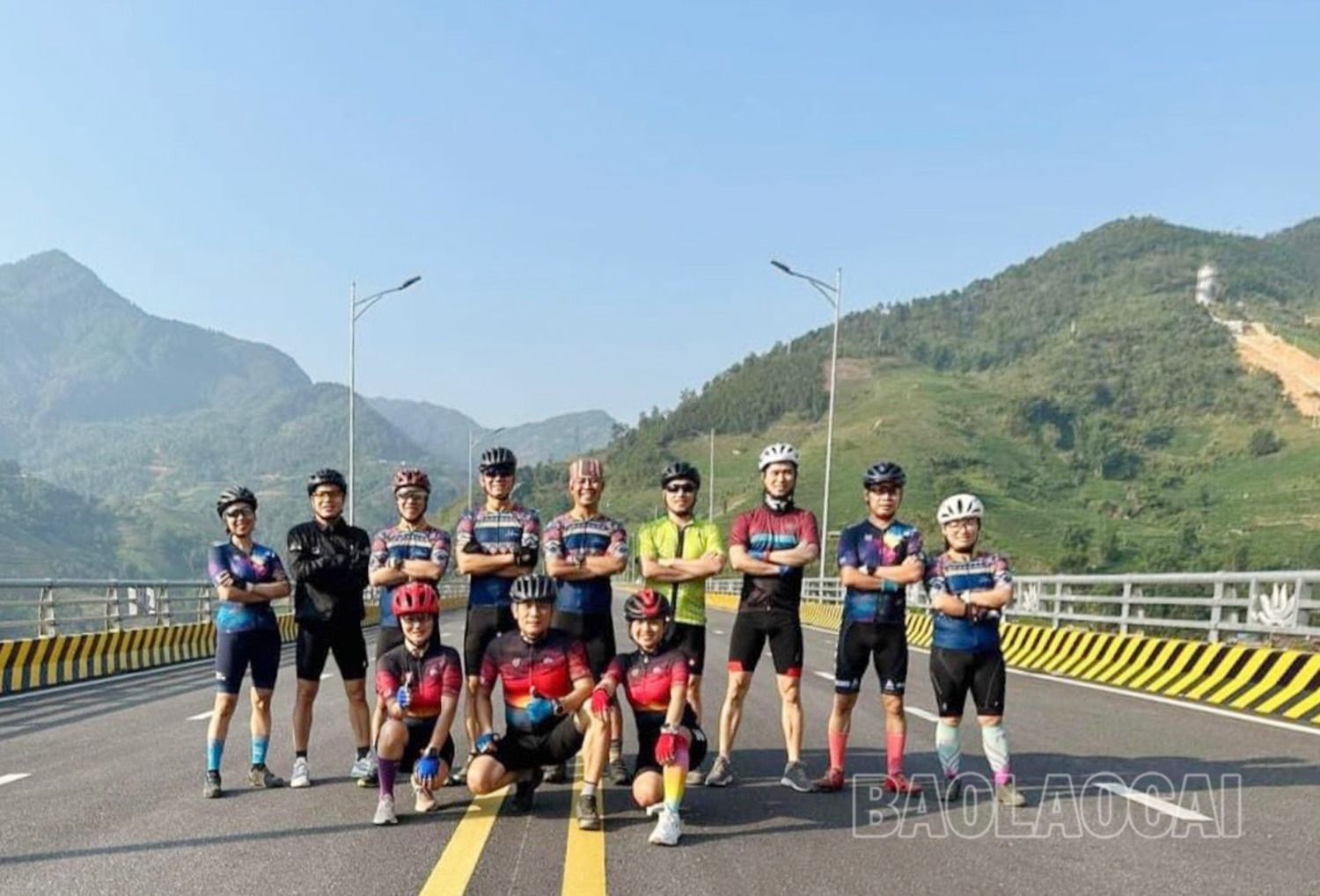 Tham gia giải, ngoài việc khám phá giới hạn bản thân, các cua-rơ sẽ có những trải nghiệm khó quên về vùng đất và con người Lào Cai. 11.jpg
