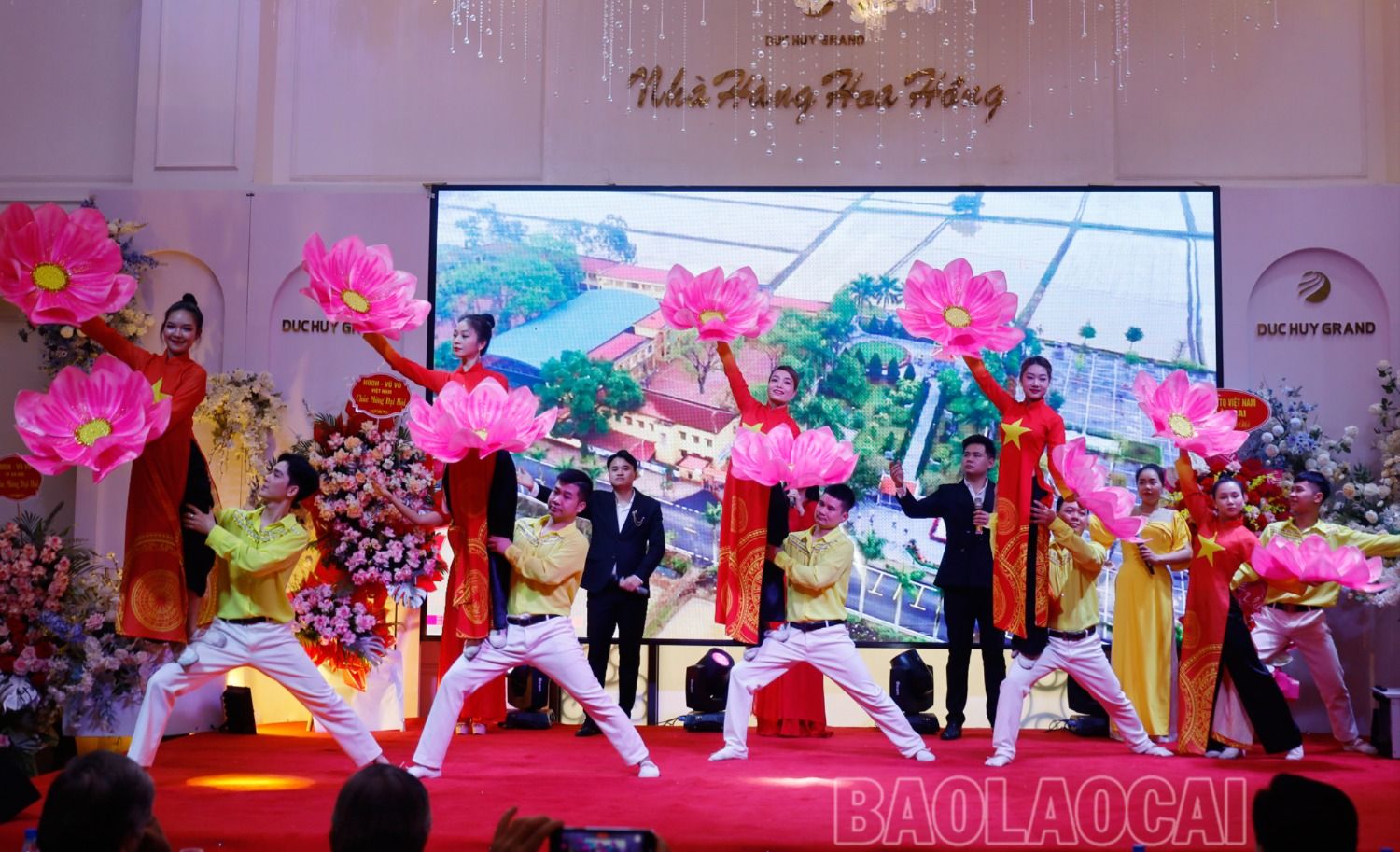 Văn nghệ chào mừng đại hội. 6.jpg