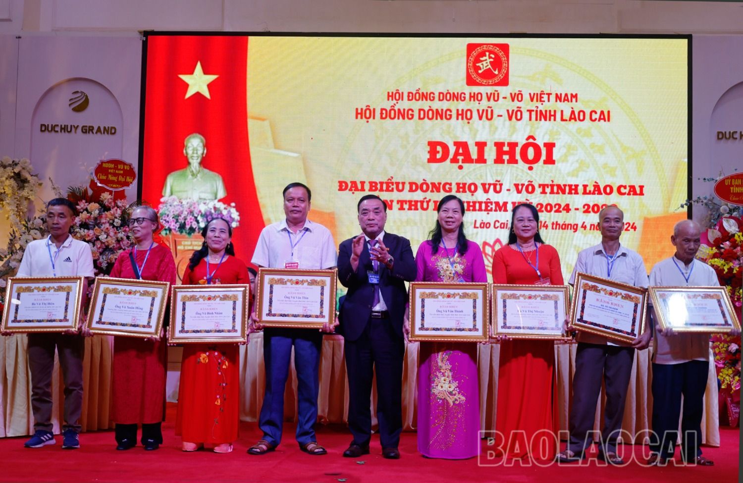 Khen thưởng các tập thể, cá nhân của dòng họ. 1.jpg