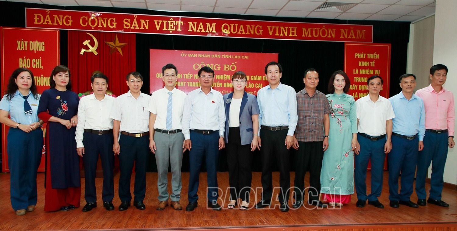 Các đại biểu chụp ảnh lưu niệm. 11.jpg