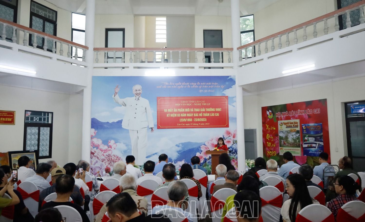 Quang cảnh chương trình. 1.jpg
