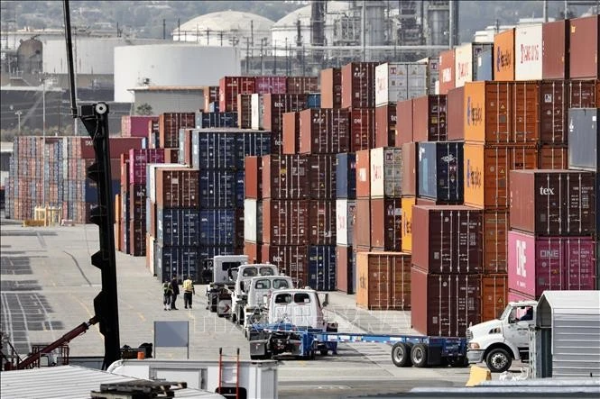 Các container hàng hóa tại cảng Los Angeles, bang California, Mỹ.