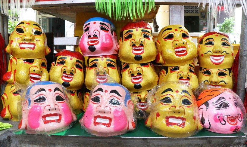 Mặt ông địa do anh Trương Như Rem làm thủ công ở đường Trần Hưng Đạo, phường Phú Xuân, thành phố Huế. dau-lan.jpg