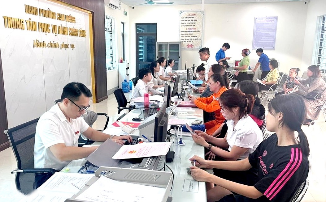 Việc tổ chức lại chính quyền địa phương theo mô hình 2 cấp rút ngắn thời gian xử lý thủ tục hành chính. anh-3-6885.jpg