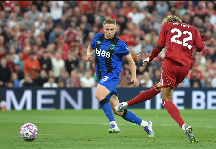 Tân binh Hugo Ekitike rực sáng với một bàn thắng và một kiến tạo.