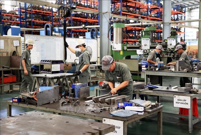 Công nhân làm việc tại Công ty Cơ khí Động lực Toàn Cầu, khu công nghiệp Giang Điền (tỉnh Đồng Nai cũ). Công nhân làm việc tại Công ty Cơ khí Động lực Toàn Cầu, khu công nghiệp Giang Điền (tỉnh Đồng Nai cũ).