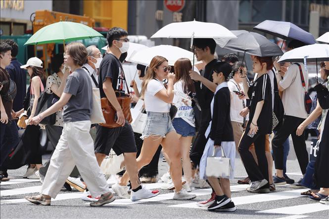 Người dân di chuyển trên đường phố tại Tokyo, Nhật Bản. nb-nong.jpg