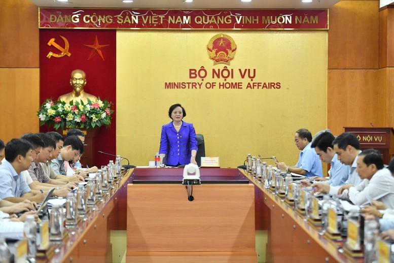Bộ trưởng Bộ Nội vụ phát biểu tại Hội nghị giao ban Bộ Nội vụ triển khai nhiệm vụ công tác tháng 8. Bộ trưởng Bộ Nội vụ phát biểu tại Hội nghị giao ban Bộ Nội vụ triển khai nhiệm vụ công tác tháng 8.