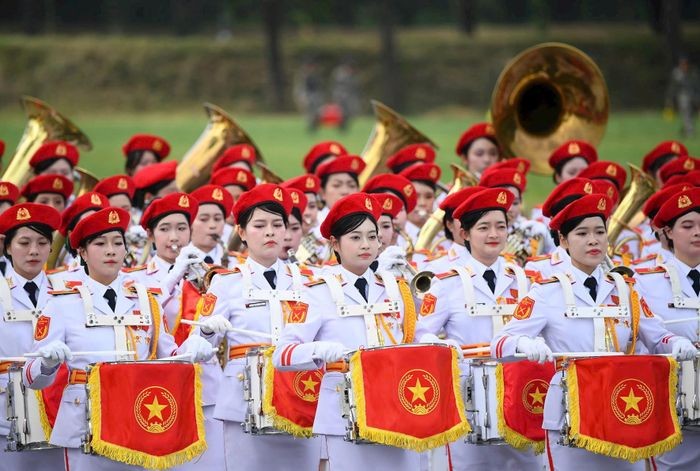 Những Nữ chiến sĩ thuộc khối quân nhạc của lực lượng Quân đội nhân dân Việt Nam. Những Nữ chiến sĩ thuộc khối quân nhạc của lực lượng Quân đội nhân dân Việt Nam.