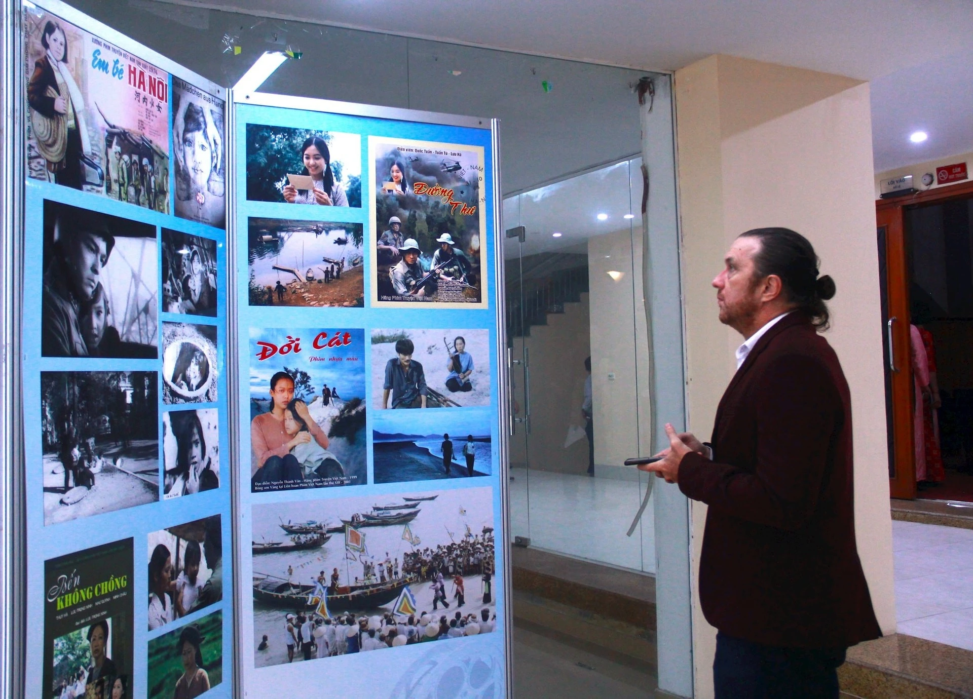 Những tác phẩm điện ảnh của Việt Nam có sức hấp dẫn đăc biệt với đạo diễn người Mỹ Aaron Toronto.