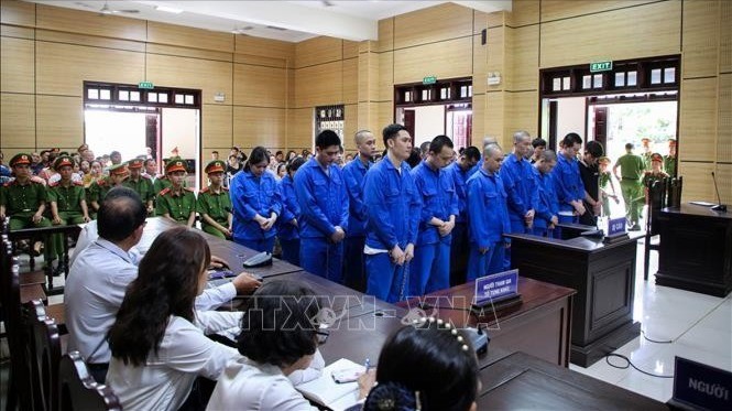Các bị cáo trong đường dây lừa đảo qua mạng hoạt động tại Campuchia tại phiên tòa xét xử sơ thẩm. 18-7-xet-xu-lua-dao-campuchia-2562.jpg