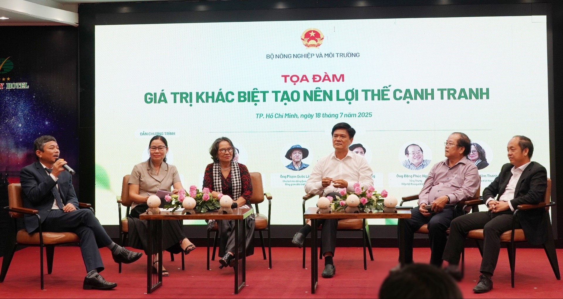 Buổi toạ đàm tìm hướng phát triển nhiều loại trái cây. 18-7-xk-trai-cai-1-toa-dam-5897.jpg