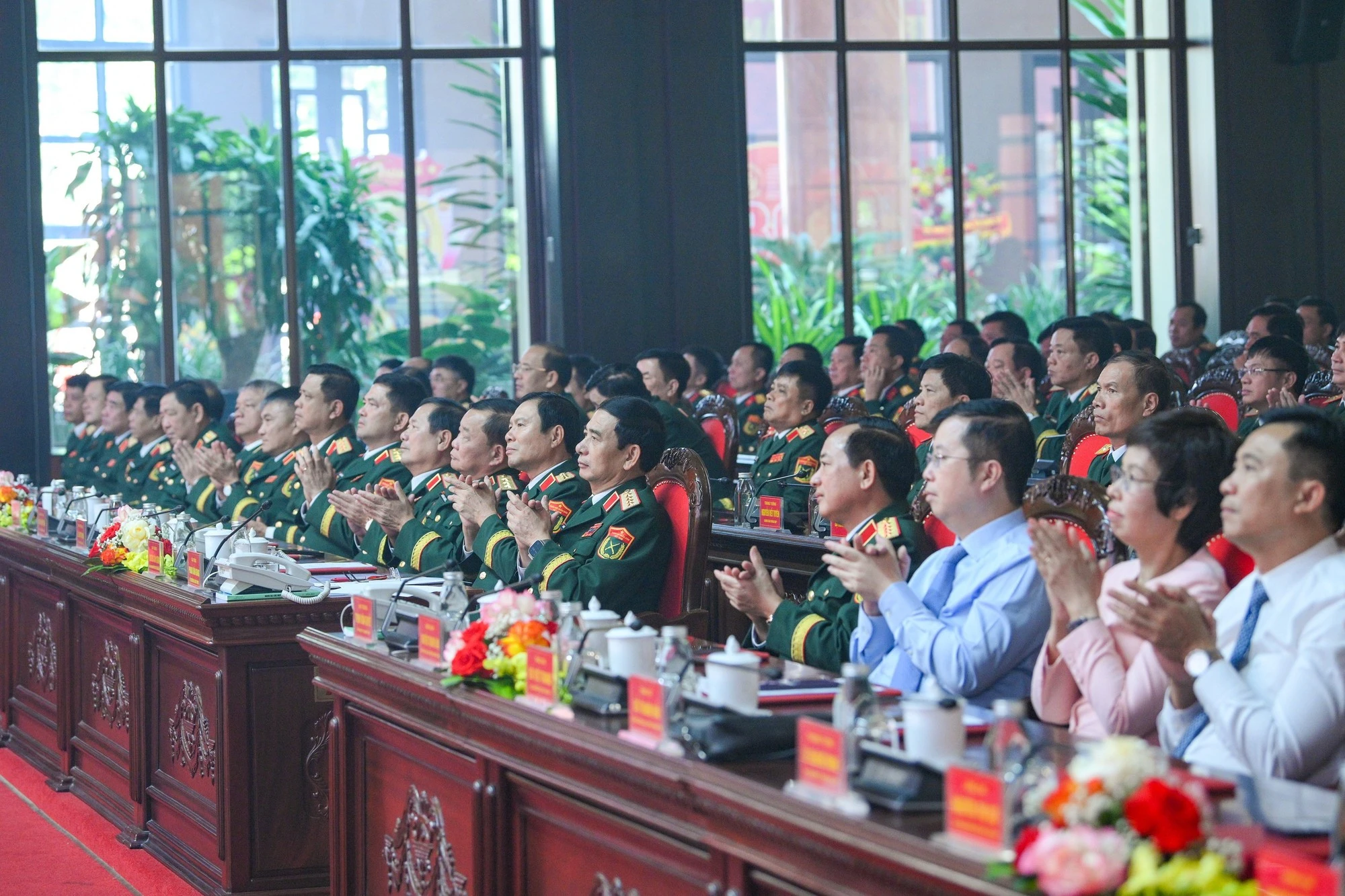 Các đại biểu tại buổi lễ.