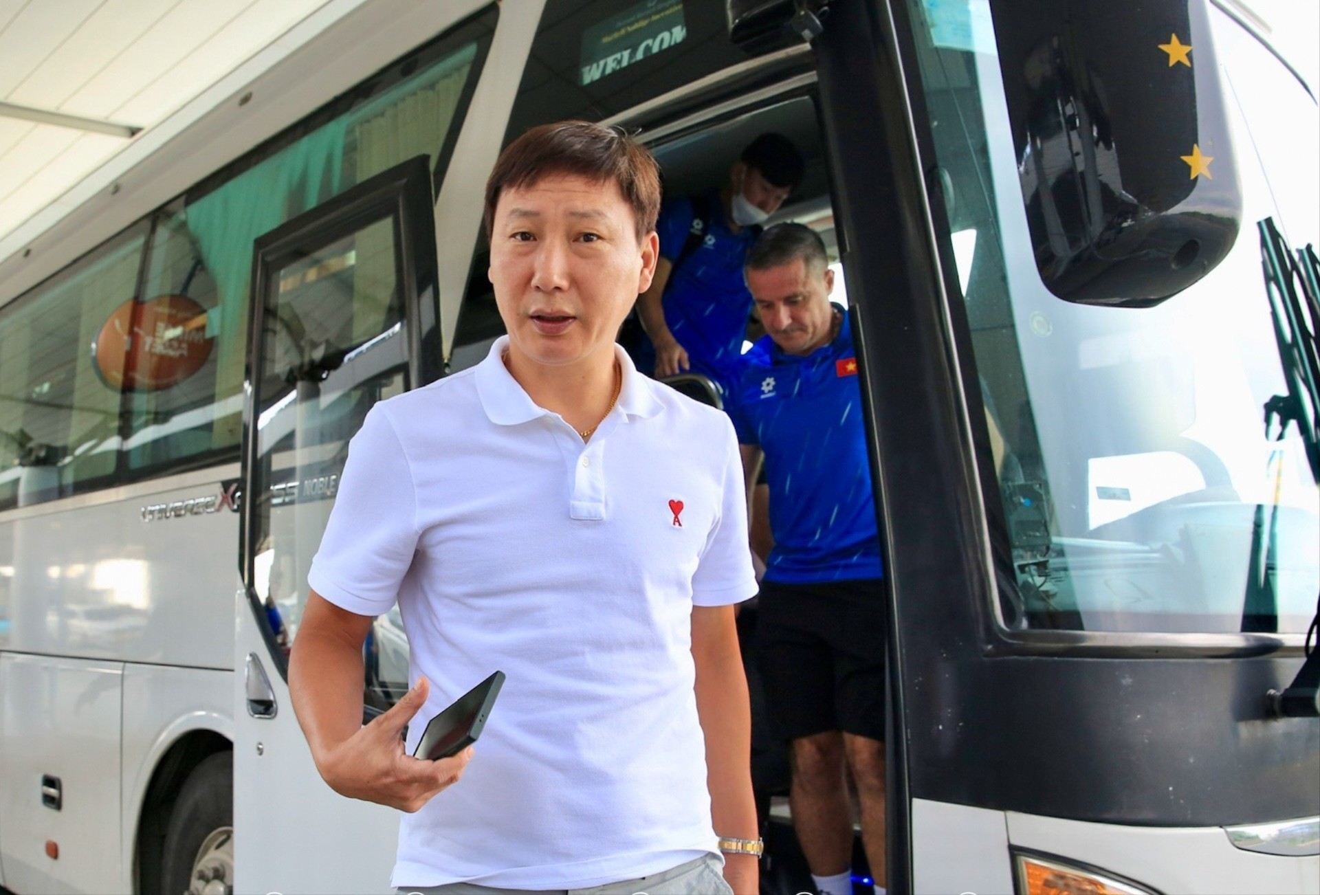 HLV Kim Sang Sik tự tin với nhiệm vụ bảo vệ thành công ngôi vô địch. 14-7-doi-tuyen-vn-3-9675.jpg