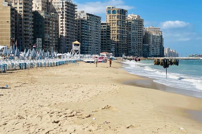 Một bãi biển ở thành phố Alexandria, Ai Cập. ai-cap.jpg