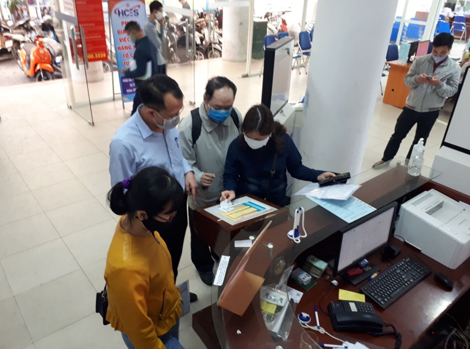 Hướng dẫn người lao động làm thủ tục hưởng bảo hiểm thất nghiệp. bhxh-6492.jpg