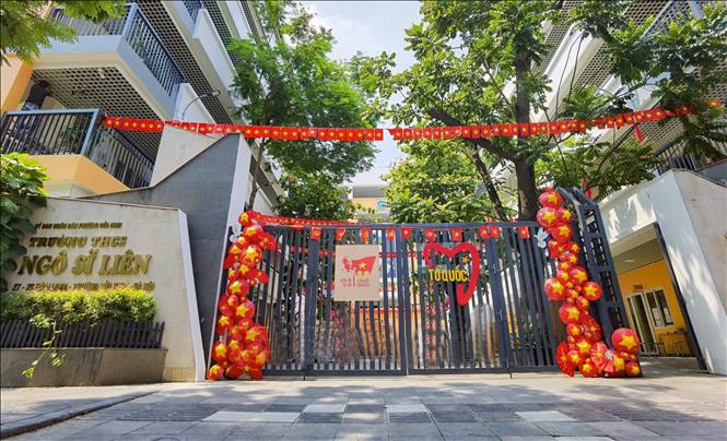 Nhiều trường học trang trí rực rỡ nhân dịp kỷ niệm 80 năm Ngày Quốc khánh (2/9) và sẵn sàng cho lễ khai giảng năm học mới 2025 - 2026 vào 5/9 tới đây. giao-duc-1.jpg