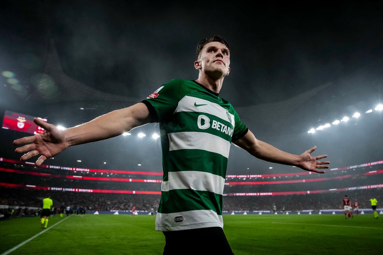 Tiền đạo 27 tuổi thi đấu thăng hoa trong mùa giải 2024/25, trong đó có cú hat-trick vào lưới Man City ở Champions League. man-city.jpg