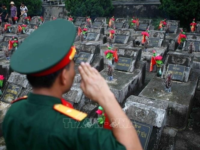 Tháng 7 tri ân, những cựu binh năm xưa cùng về Nghĩa trang liệt sỹ quốc gia Vị Xuyên để thắp nén hương thơm tưởng nhớ những đồng đội đã ngã xuống. thuong-binh-2-877.jpg