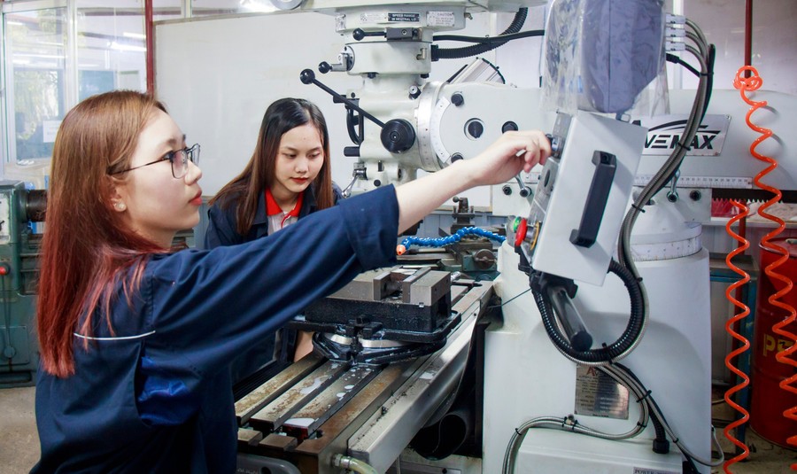 Trường Đại học Công Thương TPHCM với những thiết bị hiện đại. truong-hoc.jpg