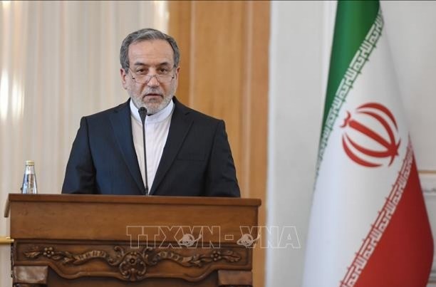 Ngoại trưởng Iran Abbas Araghchi phát biểu trong một cuộc họp báo tại Tehran. 13-3-ngoai-truong-iran-8931.jpg