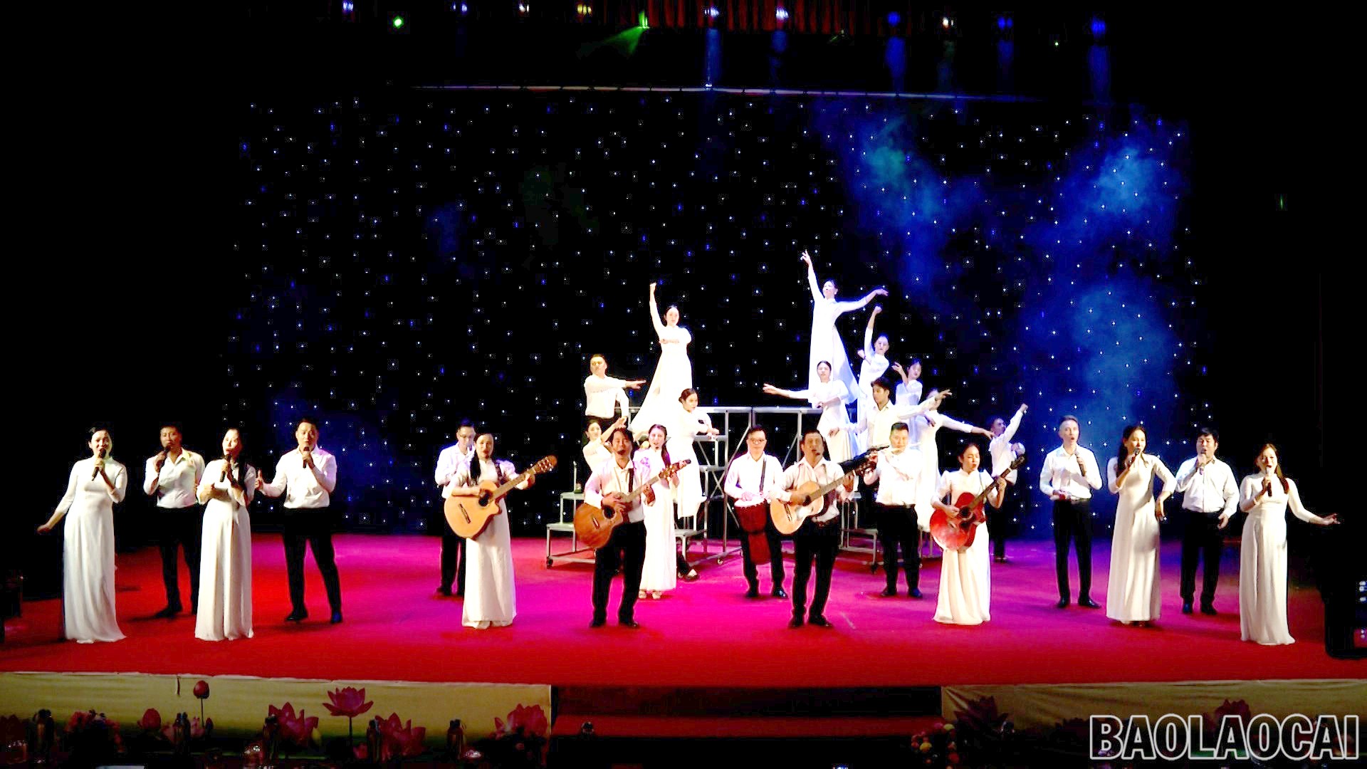 Tiết mục Mashup “Dậy mà đi – Tiếng hát những đêm không ngủ”. hoi-thi-dong.jpg