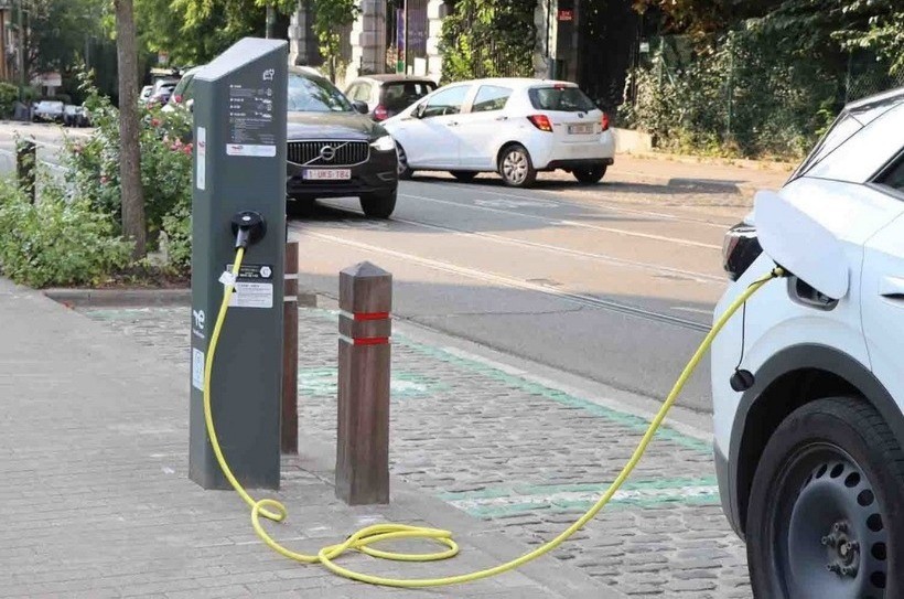 Các nguồn lưu trữ như EV và bình nước nóng điện có thể giúp điều tiết hệ thống hiệu quả hơn. sac-dien-australia-lai-6385.jpg