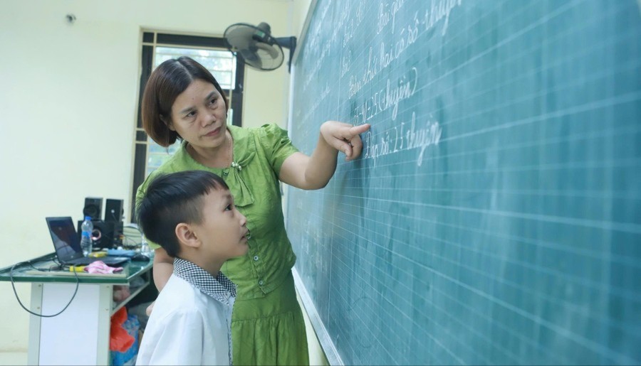Cô, trò Trường Tiểu học Nam Phương Tiến A (Xuân Mai, Hà Nội). giao-duc-1-7092.jpg