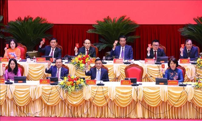 Các đại biểu biểu quyết thông qua Nghị quyết Đại hội Đảng bộ các cơ quan Đảng Trung ương lần thứ nhất, nhiệm kỳ 2025 - 2030. Các đại biểu biểu quyết thông qua Nghị quyết Đại hội Đảng bộ các cơ quan Đảng Trung ương lần thứ nhất, nhiệm kỳ 2025 - 2030.