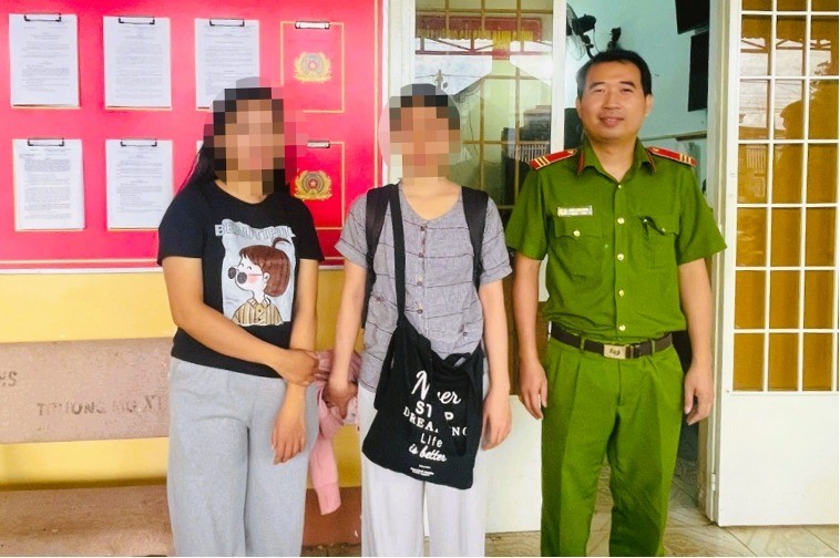 Lực lượng chức năng đưa nạn nhân về gia đình an toàn. bat-coc-1.jpg