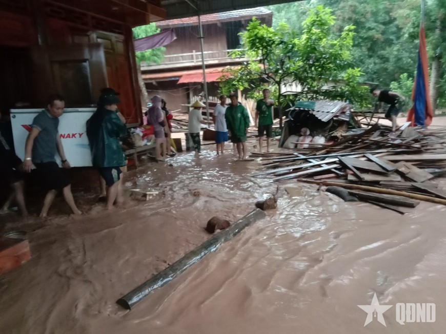 Người dân vùng cao Nghệ An tất bật “chạy” lũ. lu-nghe-an-2.jpg