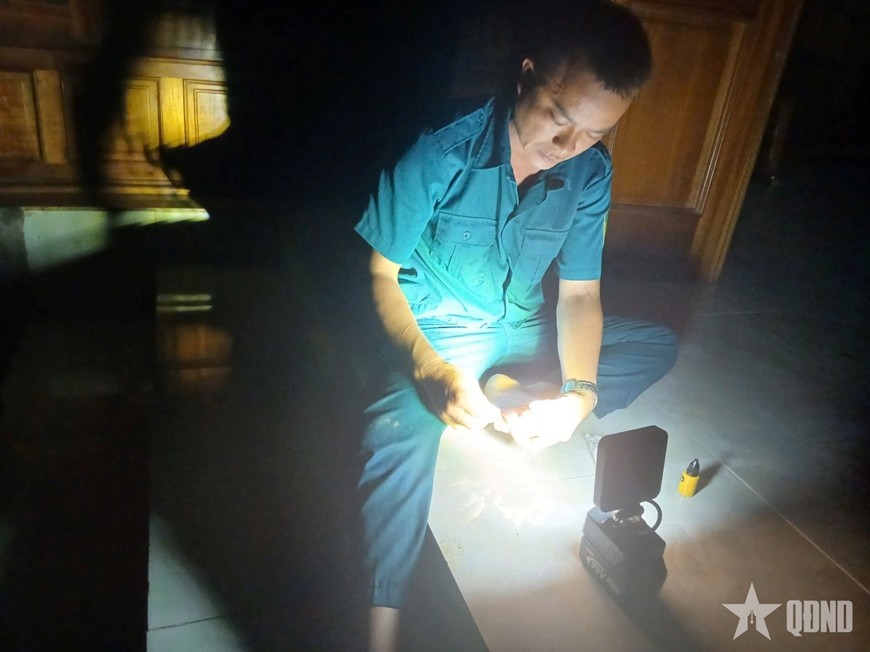 Đồng chí Vi Văn Hiếu dũng cảm góp công giải cứu 5 người dân ra khỏi khu vực nguy hiểm. lu-nghe-an-5.jpg