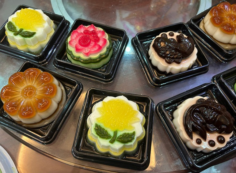 Bánh trung thu làm từ thạch mang đến hương vị mới lạ trong dịp trung thu.