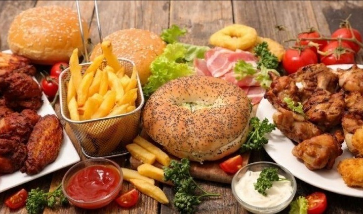 Thực phẩm siêu chế biến thường có hàm lượng đường, muối và chất béo bão hòa cao, làm tăng nguy cơ mắc bệnh tim mạch. 18-7-thuc-pham-1-7421-4721.jpg