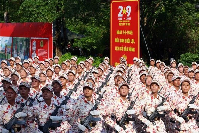 Khối chiến sĩ Công an tham gia buổi hợp luyện tại Đại học Quốc gia Hà Nội, chuẩn bị tham gia diễu binh, diễu hành trong Lễ Kỷ niệm 80 năm Cách mạng tháng Tám và Quốc khánh 2/9.