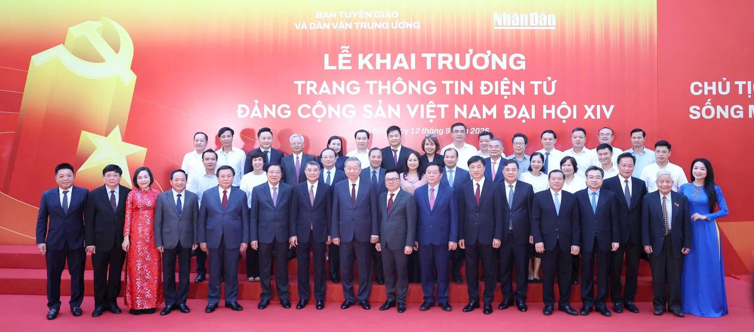 Tổng Bí thư Tô Lâm và các đại biểu dự Lễ ra mắt Trang tin điện tử "Đảng Cộng sản Việt Nam - Đại hội XIV". Tổng Bí thư Tô Lâm và các đại biểu dự Lễ ra mắt Trang tin điện tử "Đảng Cộng sản Việt Nam - Đại hội XIV".