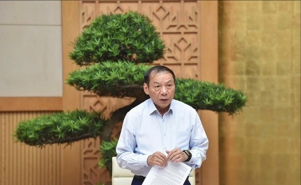 Bộ trưởng Bộ Văn hóa, Thể thao và Du lịch Nguyễn Văn Hùng, Phó Trưởng ban Chỉ đạo Nhà nước về Du lịch báo cáo tại cuộc họp. du-lich-2-9715-1040.jpg