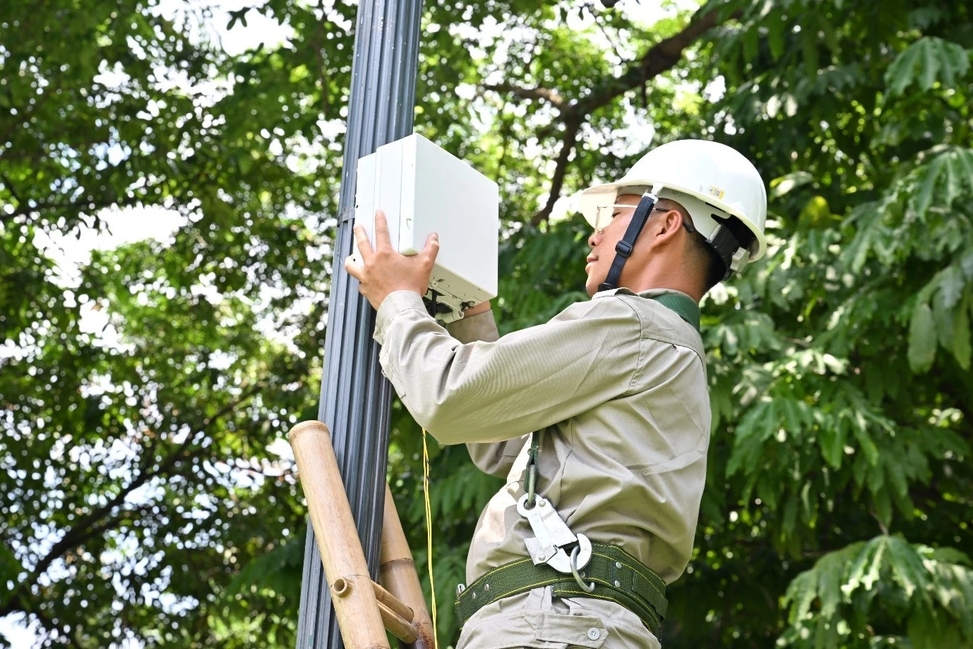 Lần đầu tiên tại Việt Nam, 1.200 trạm nhỏ 5G (smallcell 5G) được triển khai tại các địa điểm tập trung đông người.