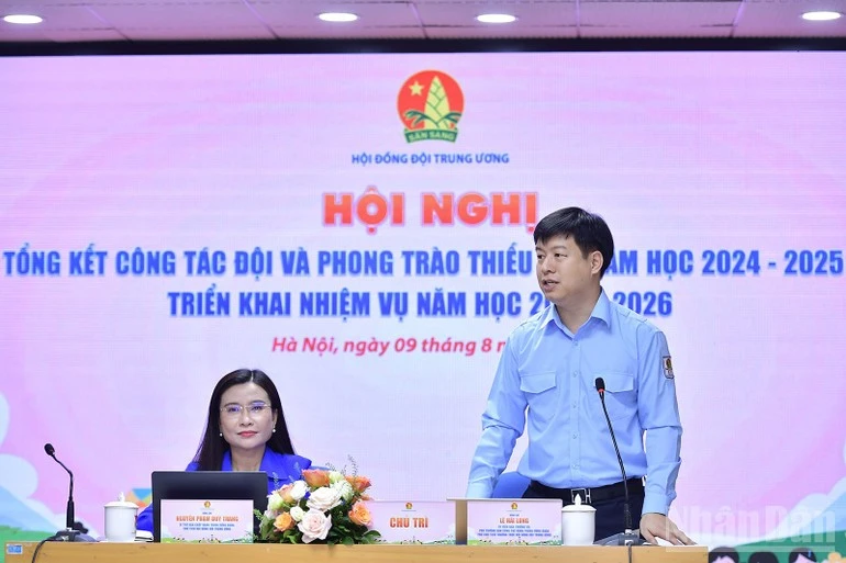 Phó Chủ tịch Thường trực Hội đồng Đội Trung ương Lê Hải Long chia sẻ ý kiến tại Hội nghị.